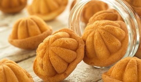 Kuih_Bahulu
